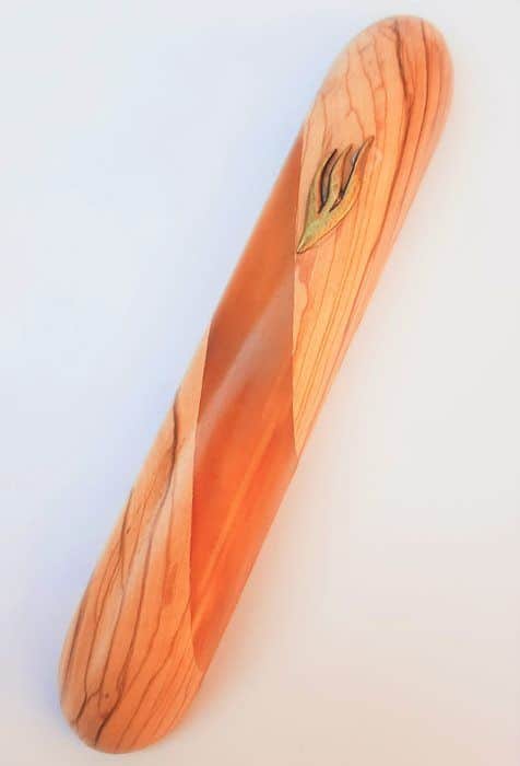 23 בית מזוזה 12 עץ זית ואפוקסי זהב