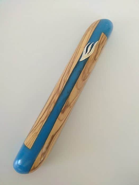 25 מזוזה 12 עץ זית ואפוקסי כחול