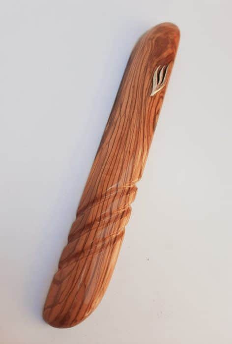 45-3 מזוזה עץ זית חריטה